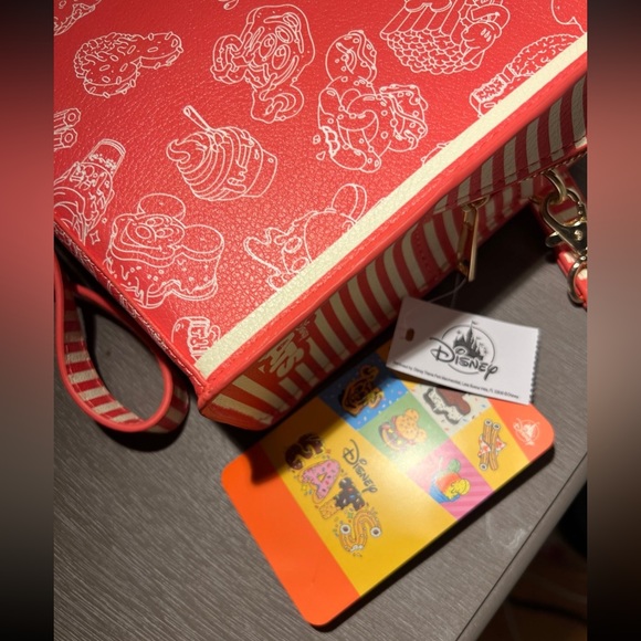 Disney eats popcorn box crossbody - Picture 2 of 3